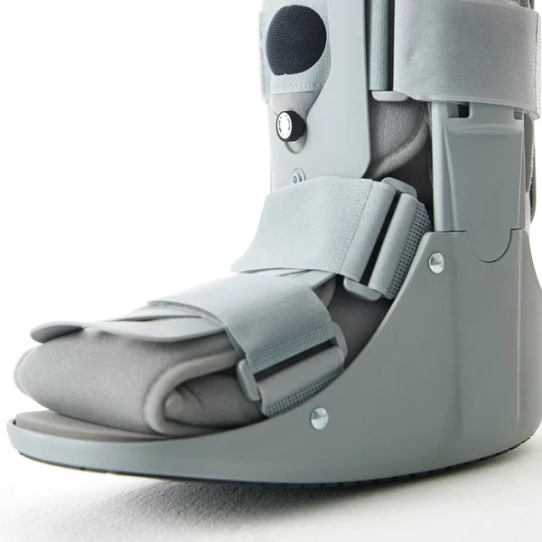  حذاء Short Aircast Walker Boot من افضل أحذية مرضى السكري لكسور القدم